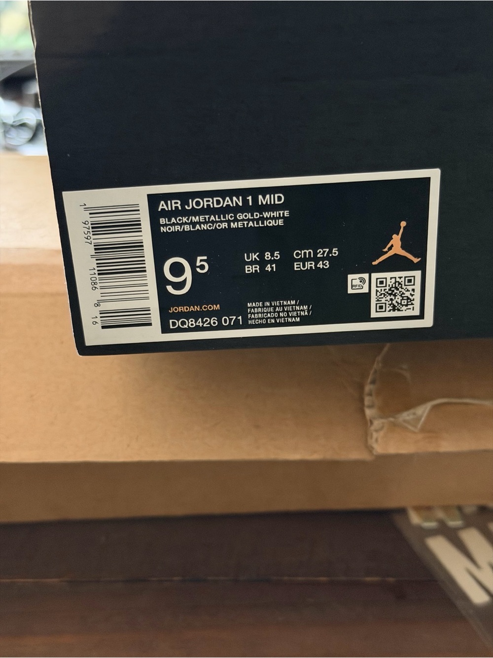 Jordan Mens Sneakers in Black/Metallic Gold/White